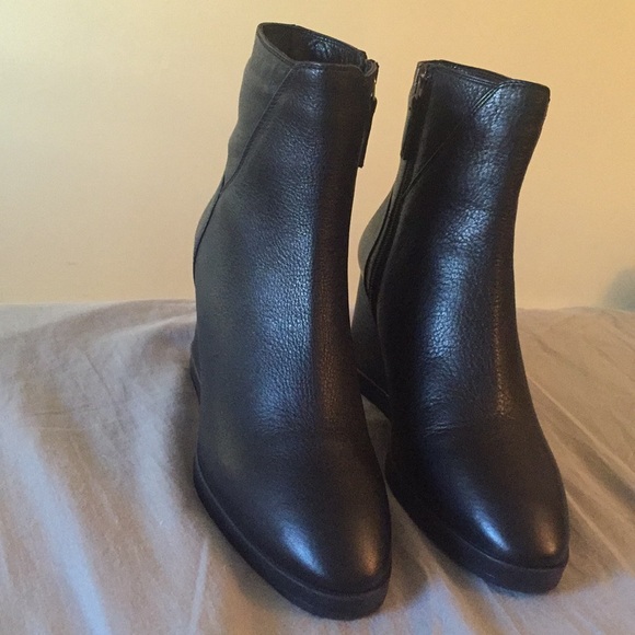 Aquatalia Calf Leather Black Booties Never Used - Picture 2 of 5